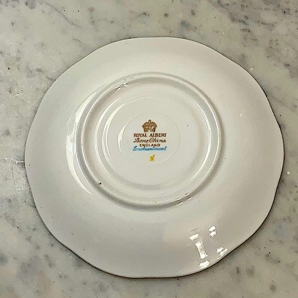 ROYAL ALBERT ENCHANTMENT FOOTED DEM CUP & SAUCER SET VINTAGE MADE ENGLAND BONE - Picture 15 of 16